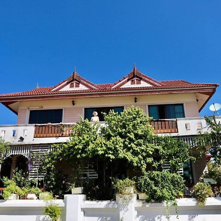 Bed and Breakfast Loy Manee House Аюттхая Экстерьер фото