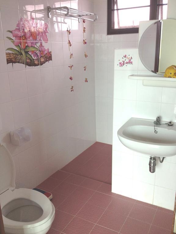 Bed and Breakfast Loy Manee House Аюттхая Номер фото