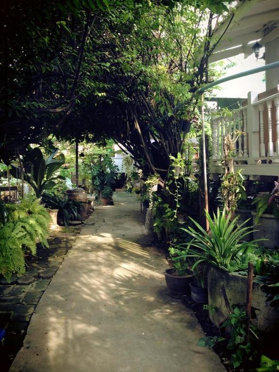 Bed and Breakfast Loy Manee House Аюттхая Экстерьер фото