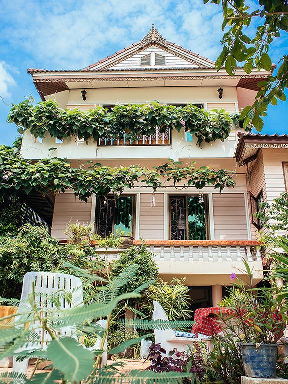 Bed and Breakfast Loy Manee House Аюттхая Экстерьер фото