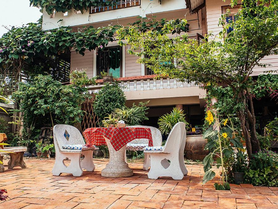 Bed and Breakfast Loy Manee House Аюттхая Номер фото