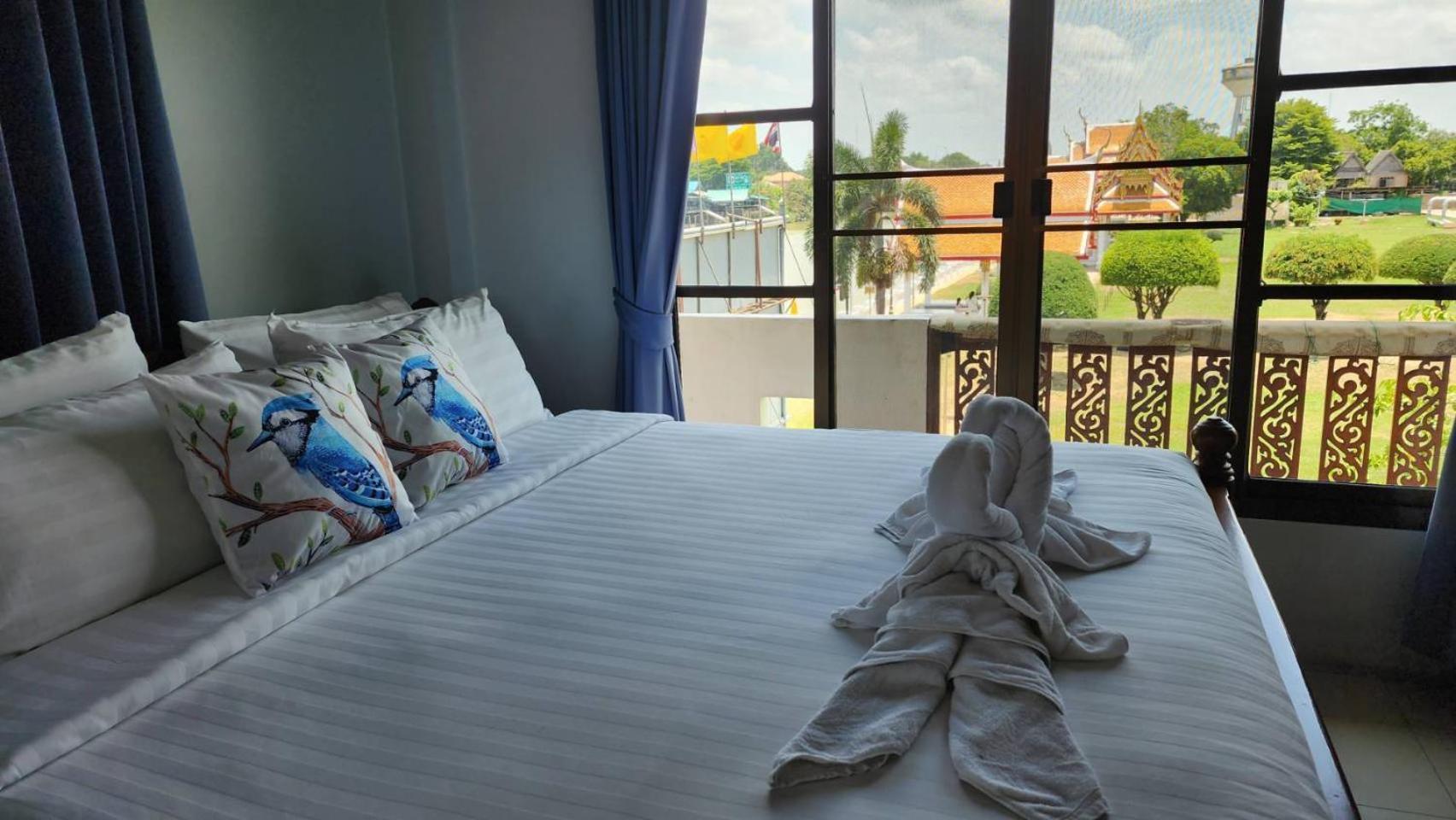 Bed and Breakfast Loy Manee House Аюттхая Экстерьер фото