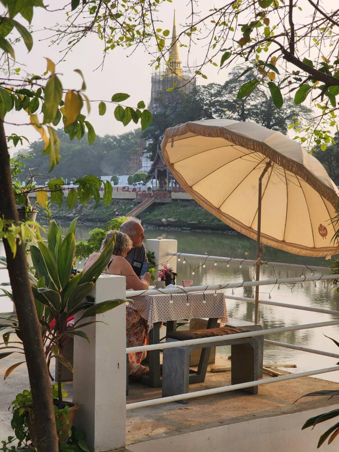 Bed and Breakfast Loy Manee House Аюттхая Экстерьер фото