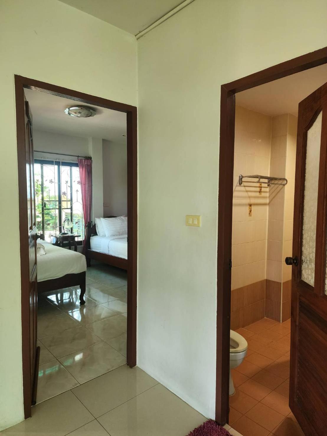 Bed and Breakfast Loy Manee House Аюттхая Экстерьер фото
