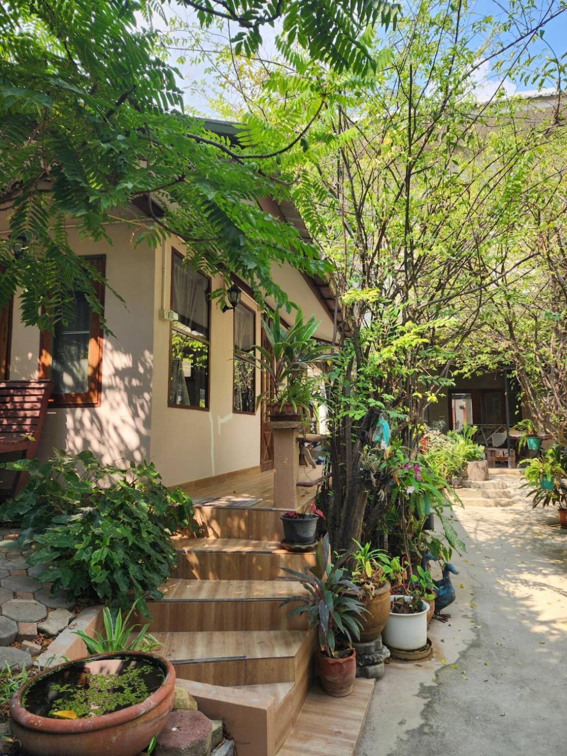 Bed and Breakfast Loy Manee House Аюттхая Экстерьер фото