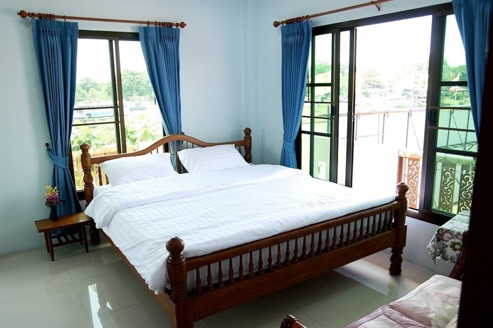 Bed and Breakfast Loy Manee House Аюттхая Экстерьер фото