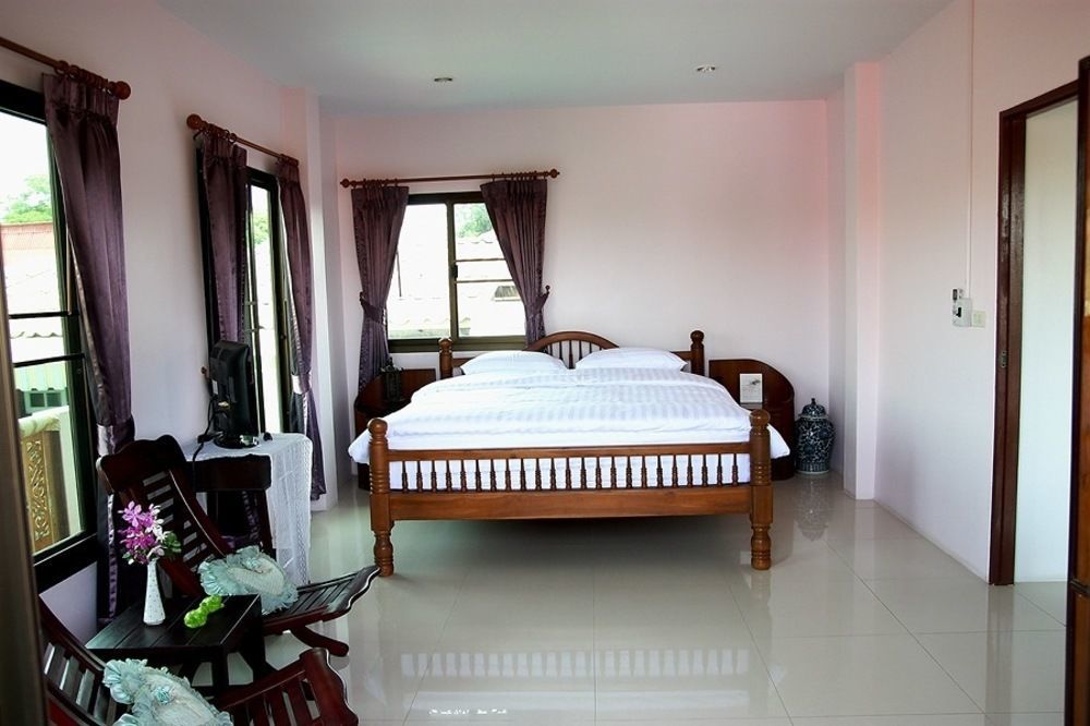 Bed and Breakfast Loy Manee House Аюттхая Экстерьер фото