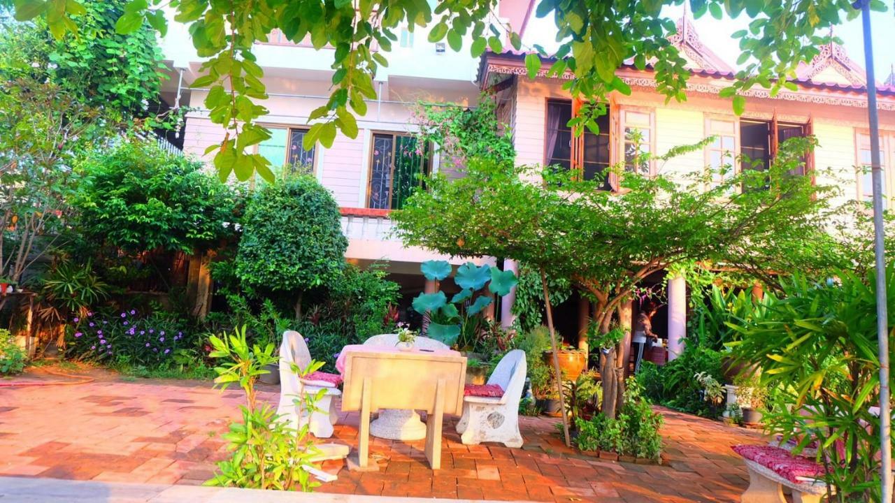 Bed and Breakfast Loy Manee House Аюттхая Экстерьер фото