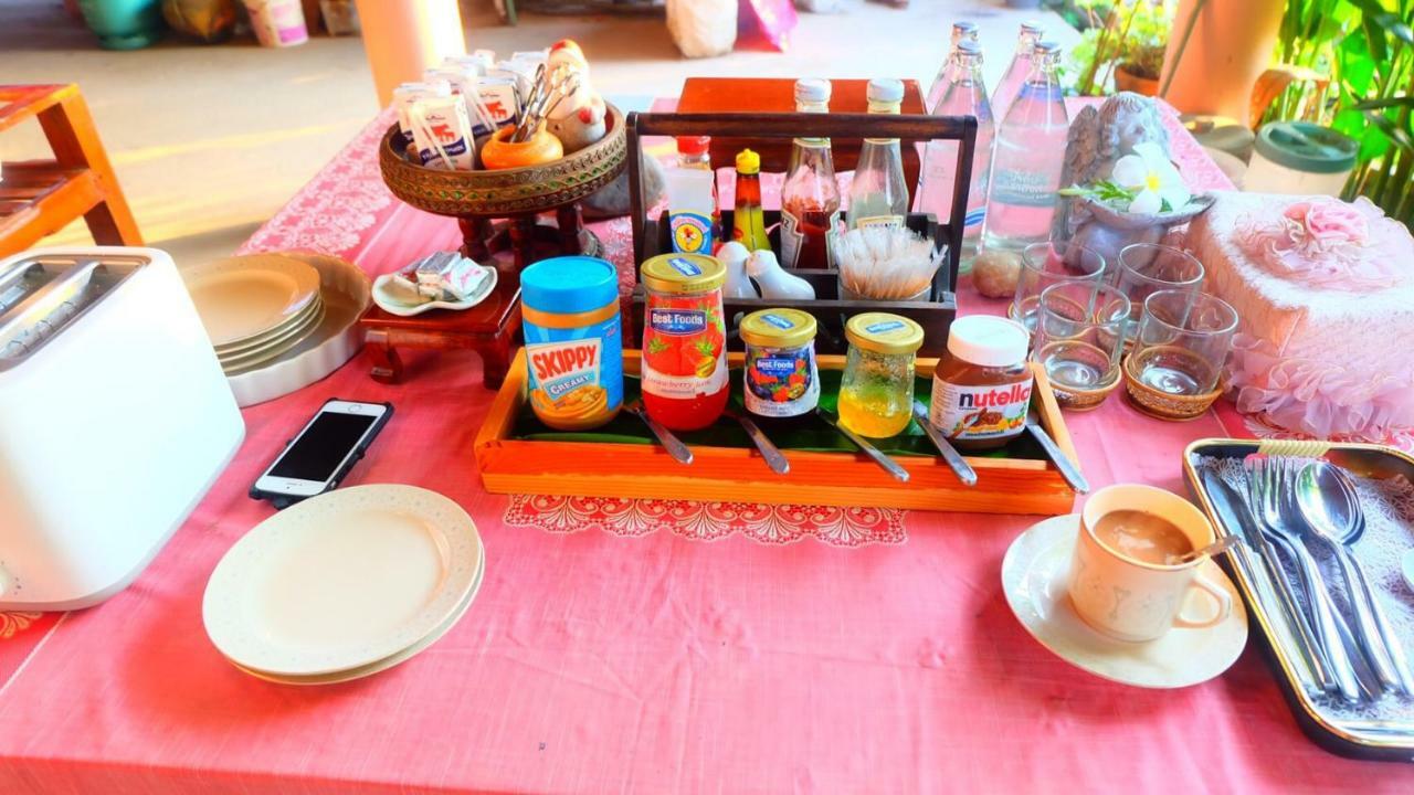 Bed and Breakfast Loy Manee House Аюттхая Экстерьер фото