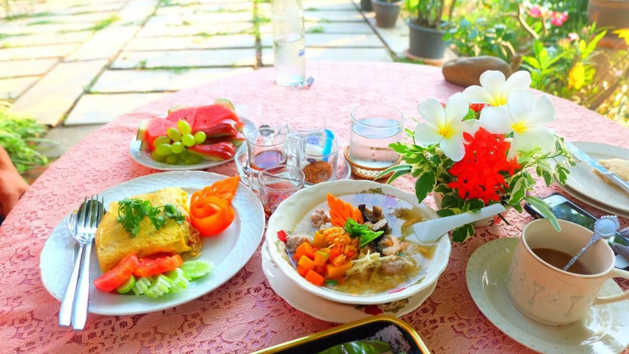 Bed and Breakfast Loy Manee House Аюттхая Экстерьер фото