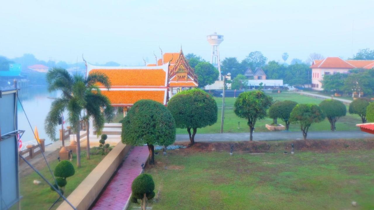 Bed and Breakfast Loy Manee House Аюттхая Экстерьер фото